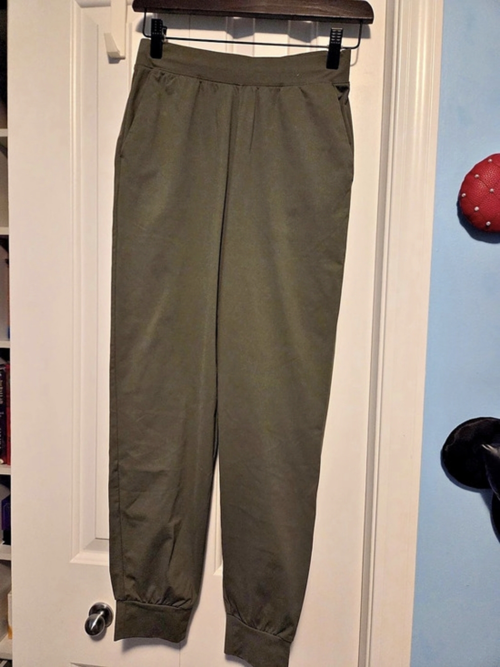 Uniqlo AIRism Jogger Pants Olive Jogger Pants Size Small Like New